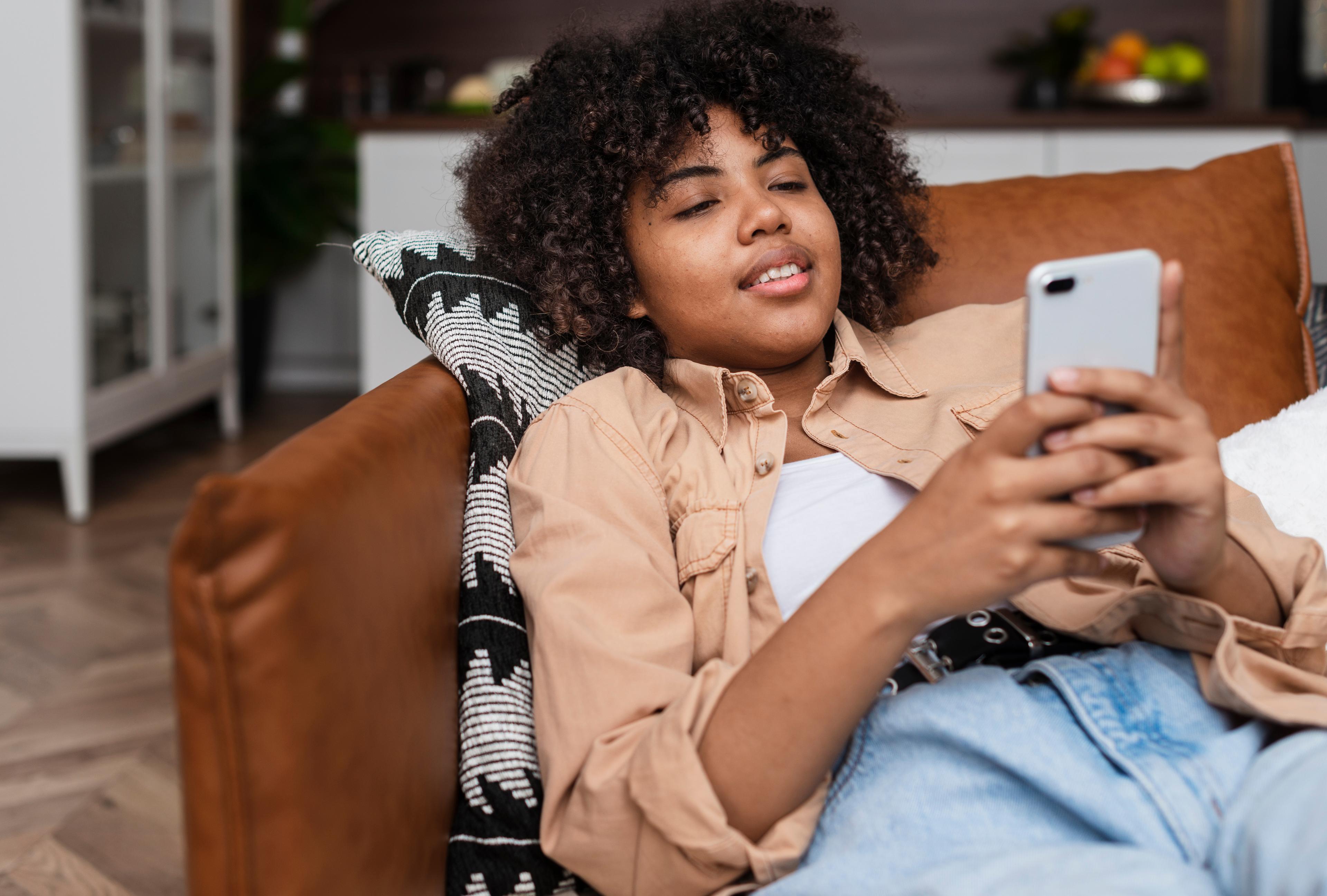 EasyFynd customer browsing properties on their phone